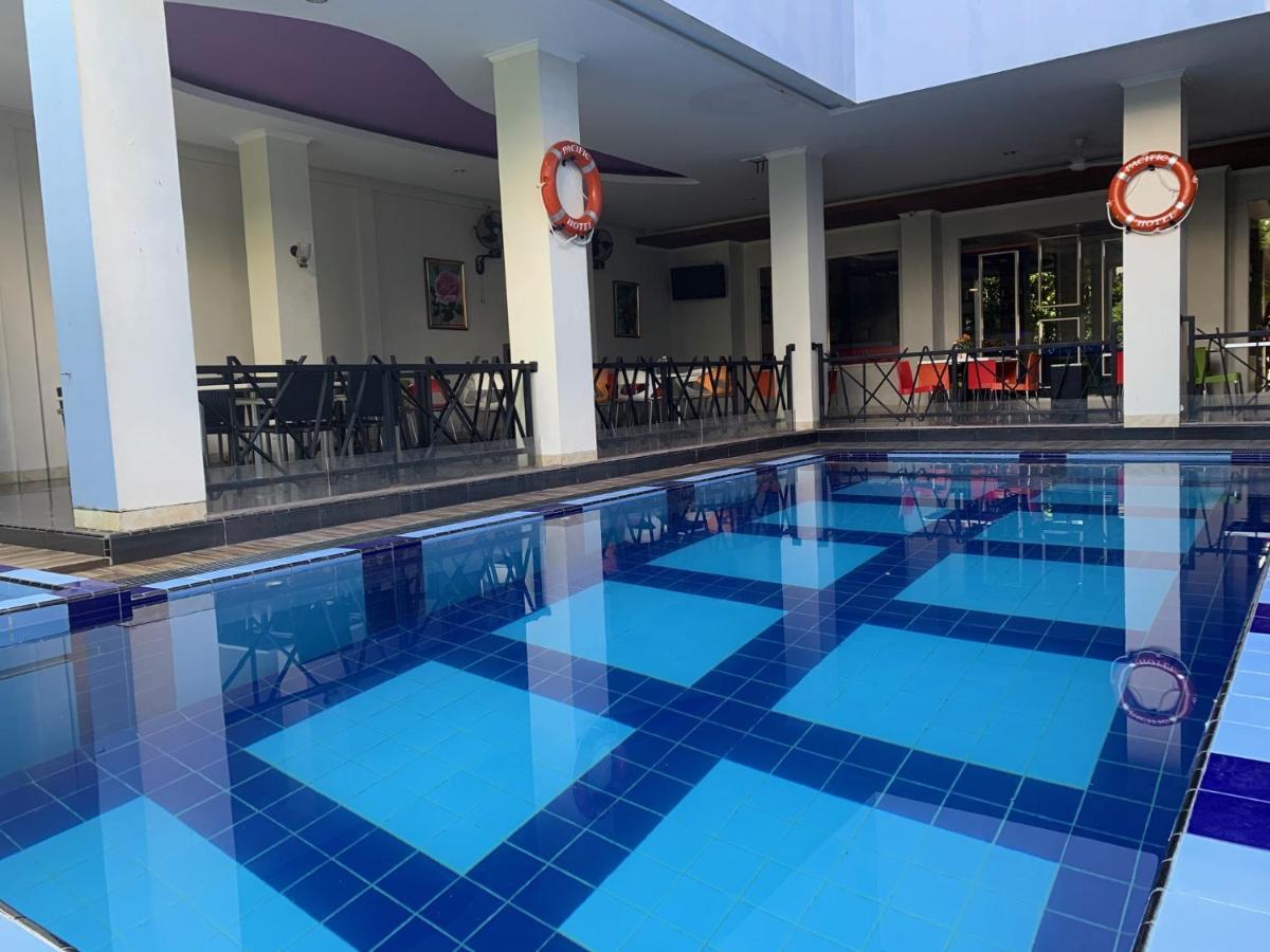 Pacific Hotel Ambon Exteriör bild